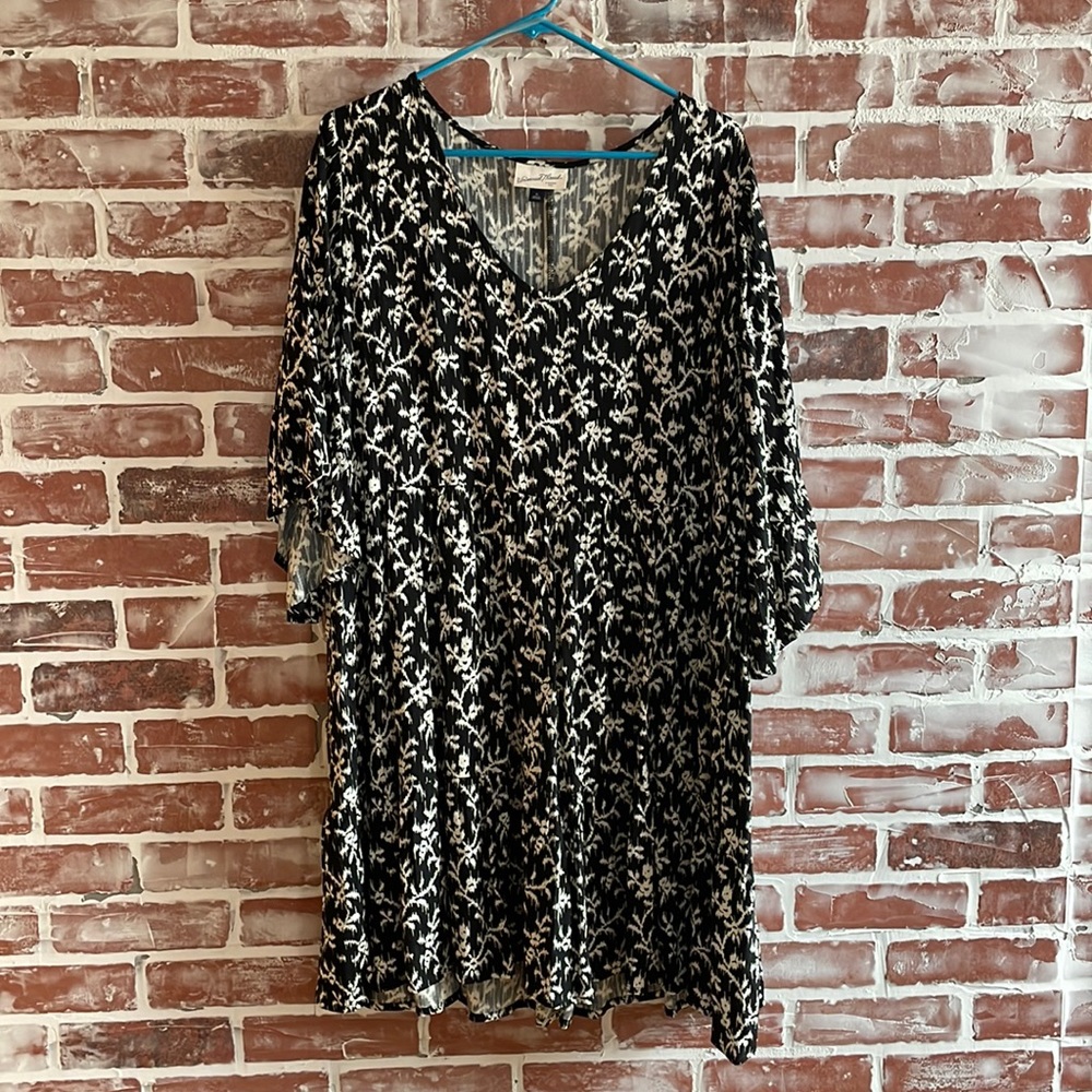 XL Bell Sleeve Universal Thread Dress